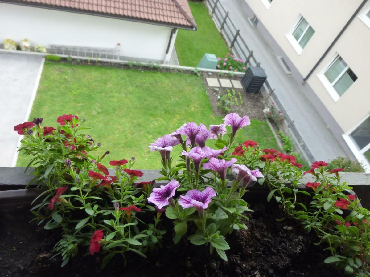 Pension Zu Hause Uttendorf Exteriör bild